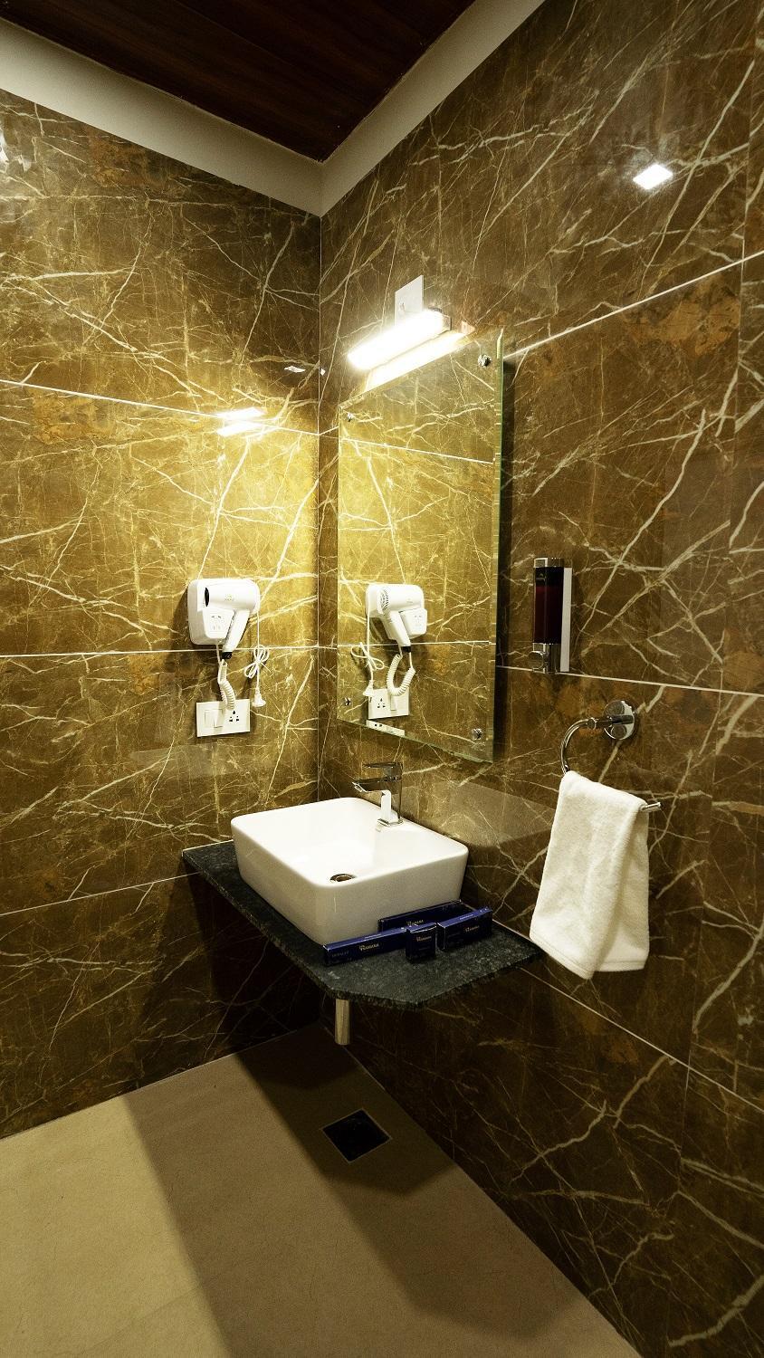 Ramana Hotel Udaipur Esterno foto